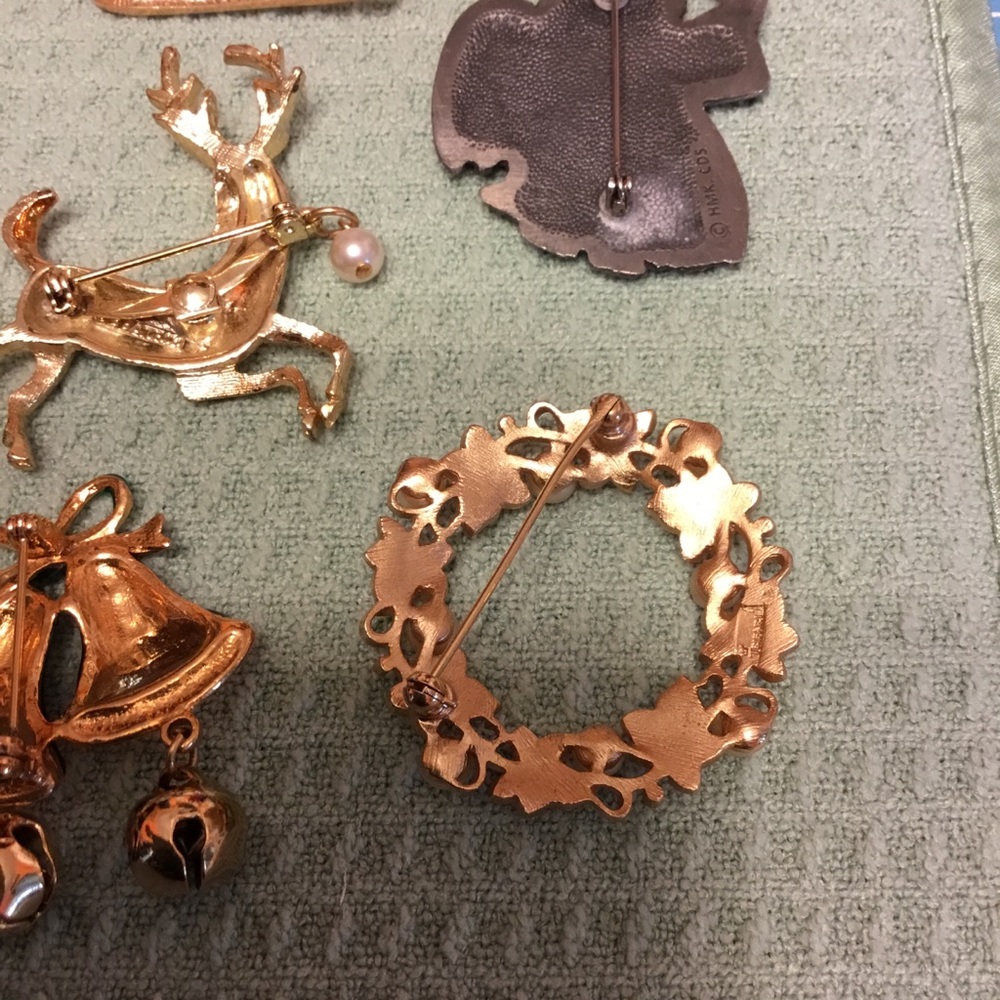 Vintage Christmas Brooch Lot of 8 Pins Jeanne, Gerry, Roman,& Beatrix Adorable - Picture 8 of 14